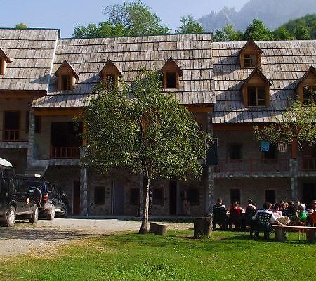 Bujtina Harusha Hotel Theth Exterior photo